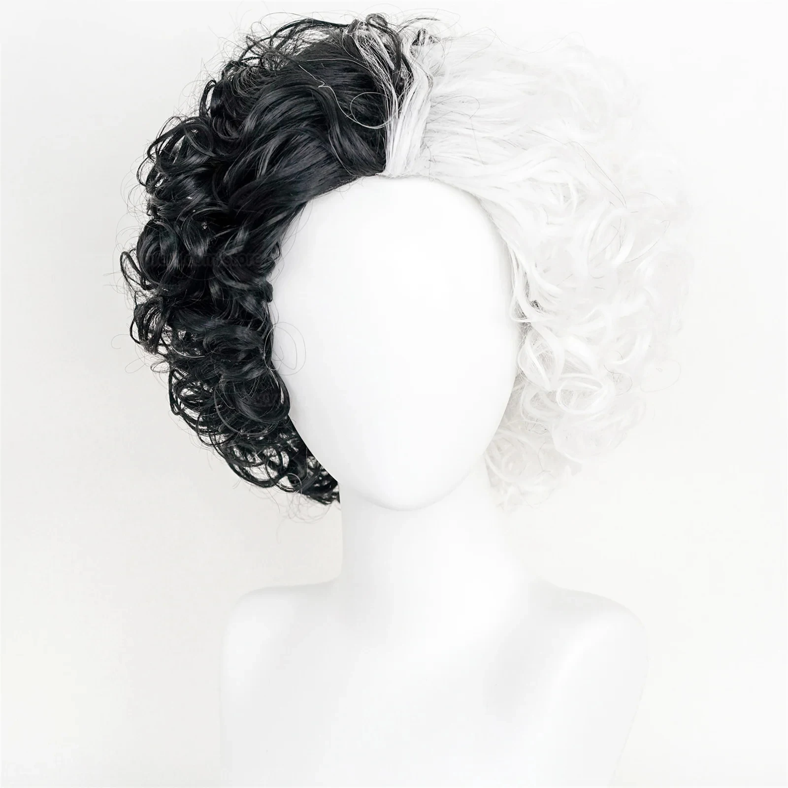 Convention Anime Cruella de Vi - Cosplay Anime White Hair recension och pris